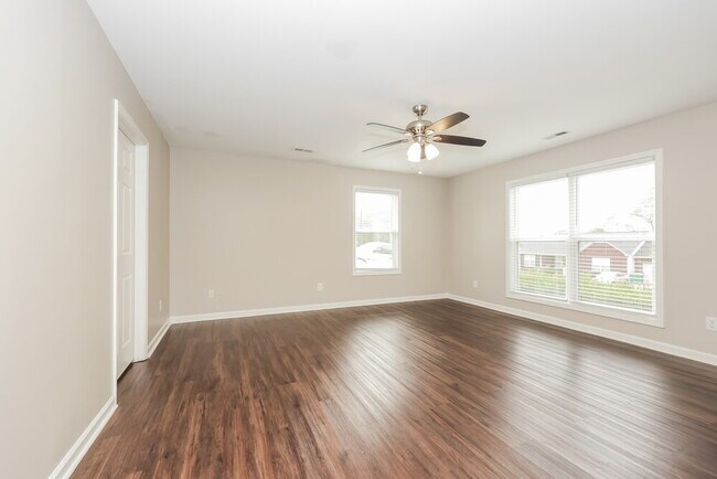 Building Photo - 2712 Mollys Ct