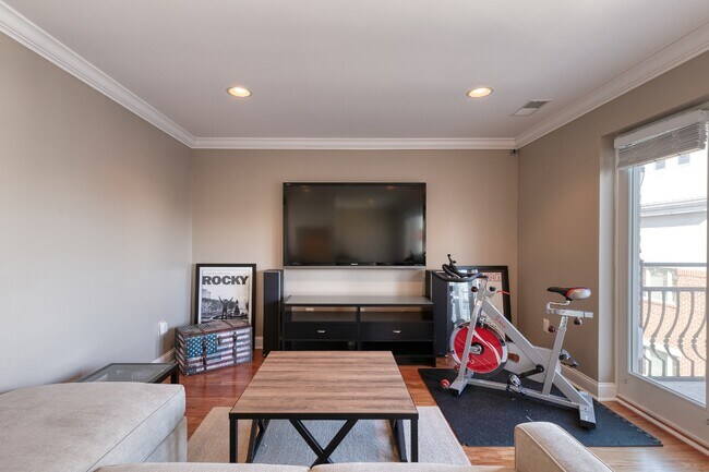 Building Photo - 903 Valencia Ct