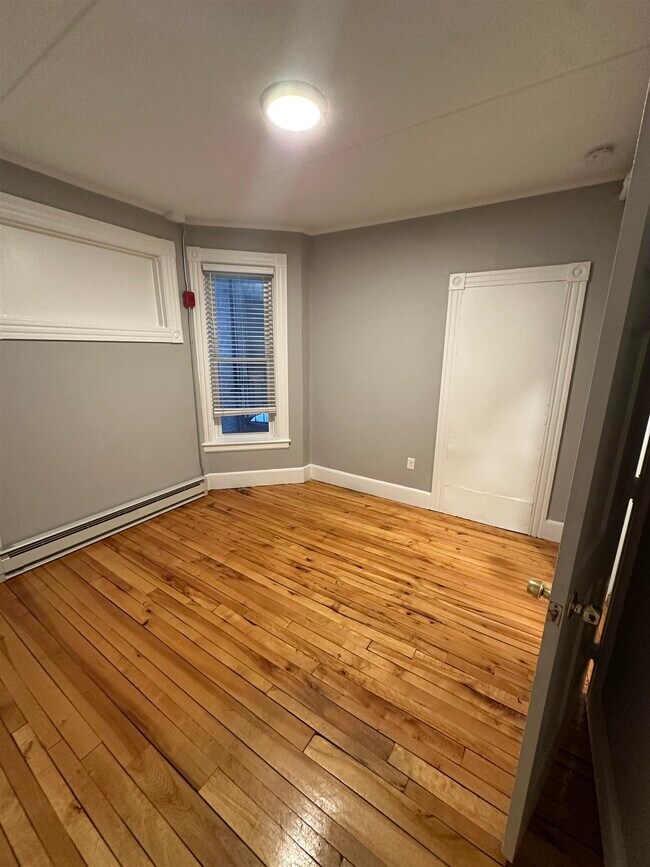 Building Photo - 4 N State St