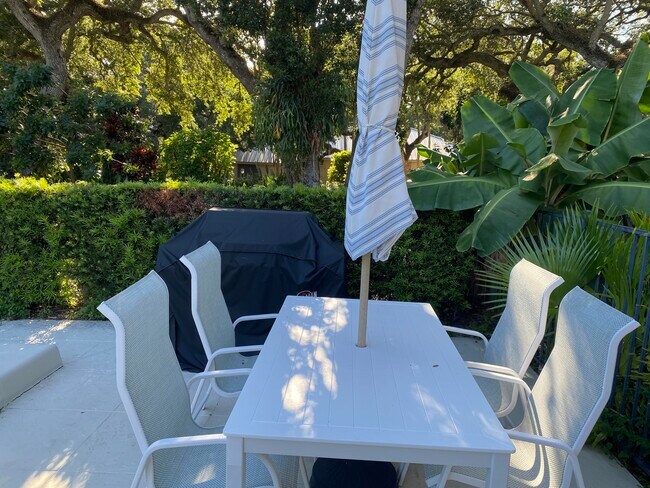 Building Photo - 800 Coquina Ln