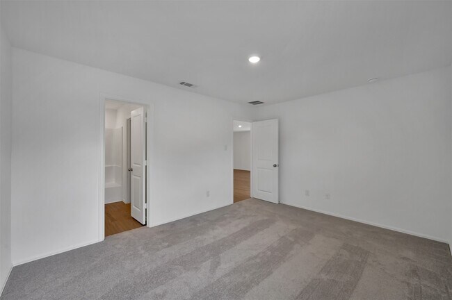 Building Photo - 21031 Longeni Dr