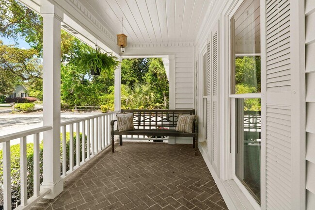 Building Photo - 5704 Woodside Ave