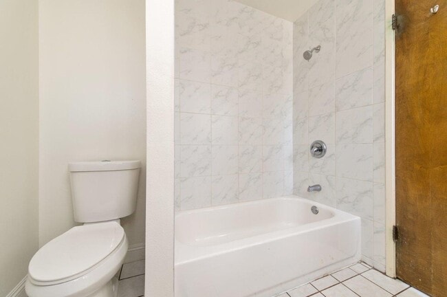 Building Photo - 3bd/2ba single family house in University ...