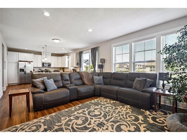 Building Photo - 6303 Jensen Ave S