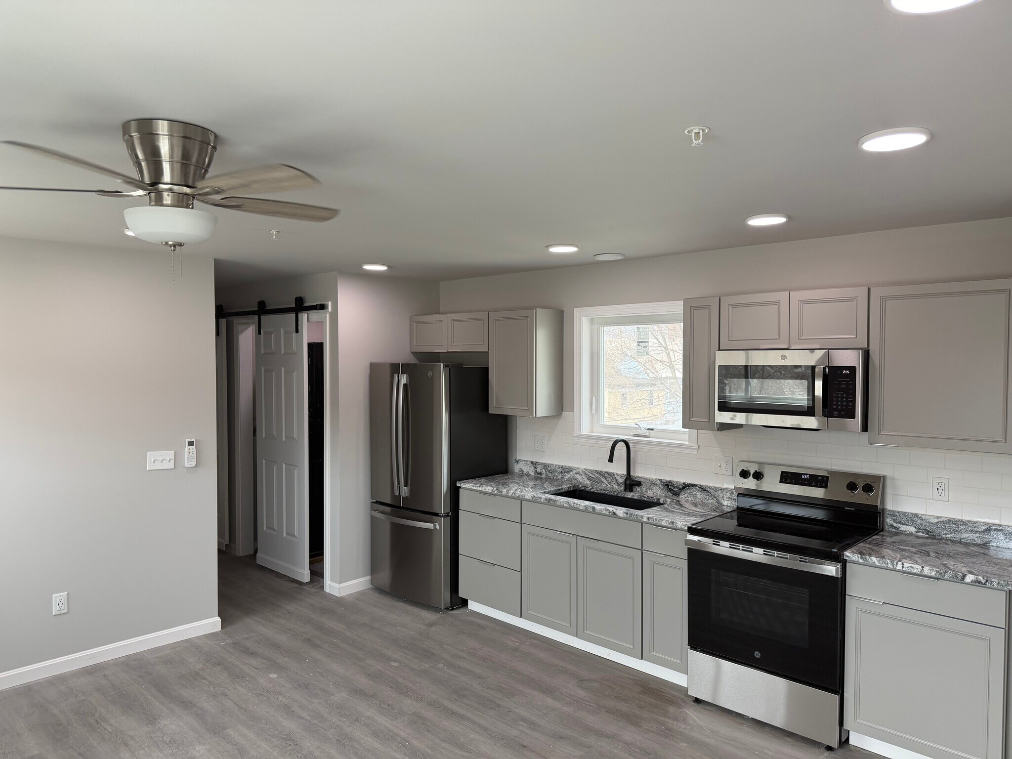 Building Photo - 23 Isham St