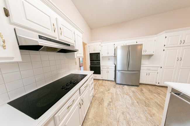 Building Photo - 618 Chaucer Ln