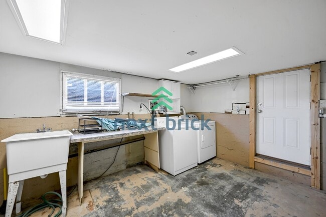 Building Photo - Charming 3-Bed Duplex in Renton - Spacious 1280 Sq Ft Haven!