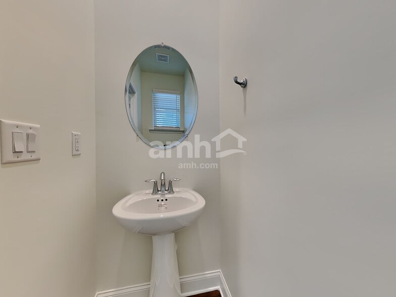 Building Photo - 585 Smt Vw Ln