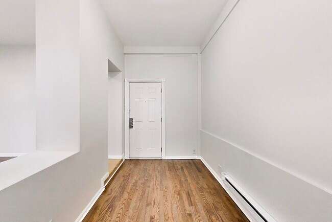 Building Photo - 2135 W Division St