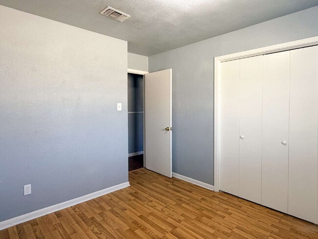 Building Photo - 3-Bedroom Home with 2 Full Baths in Crowley!