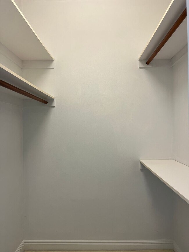 Building Photo - 2054 Sawgrass Dr