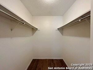 Building Photo - 117 Meadow Way