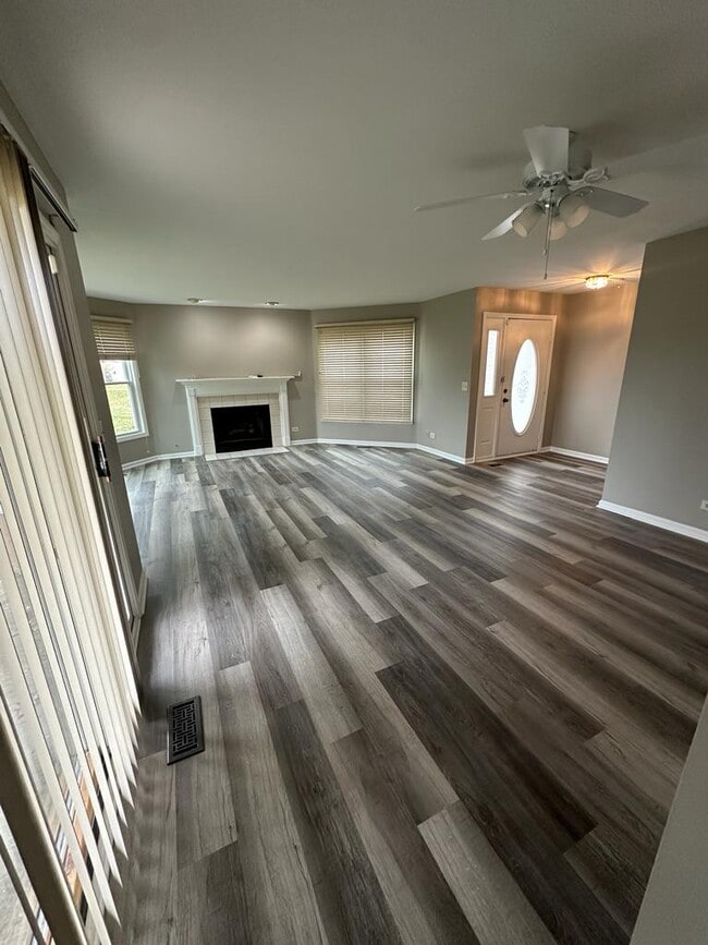 Building Photo - 17 Willow Pkwy