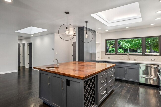 Building Photo - Renovated Linfield Oaks Retreat with Private Garden and Guest Studio