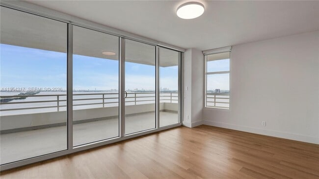 Building Photo - 555 NE 34th St