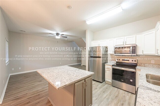 Building Photo - 758 W Breeze Cove