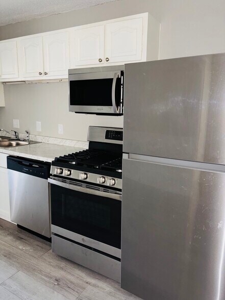 new appliances - 709 SW Ward Rd