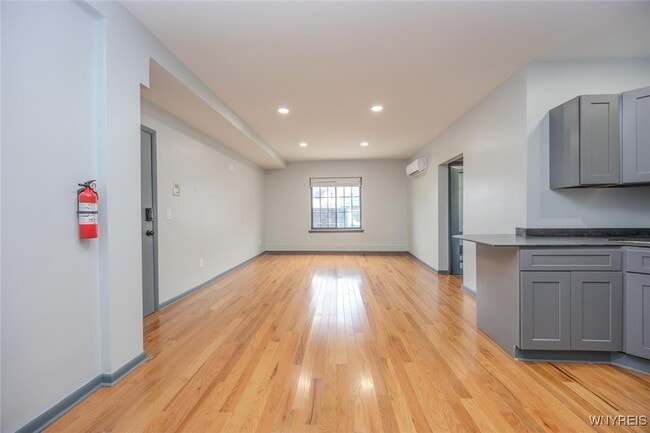 Building Photo - 530 Main St