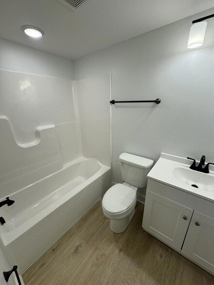 Building Photo - 753 Amanda Ct