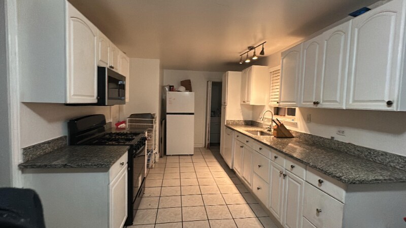 Building Photo - 1300 S Beach Ct