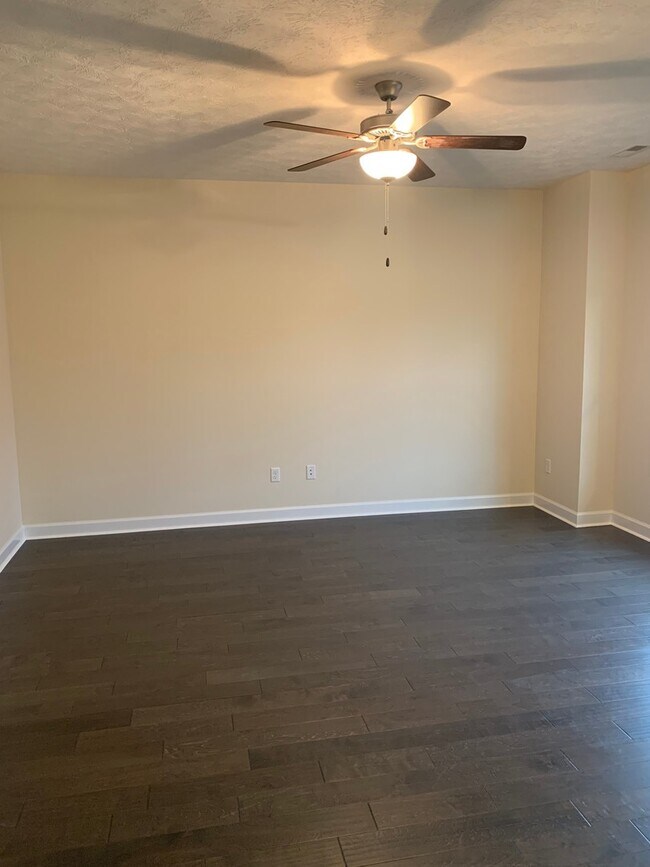 Building Photo - ***$500 Off First Months Rent*** Cedar Point Townhouse for Rent!