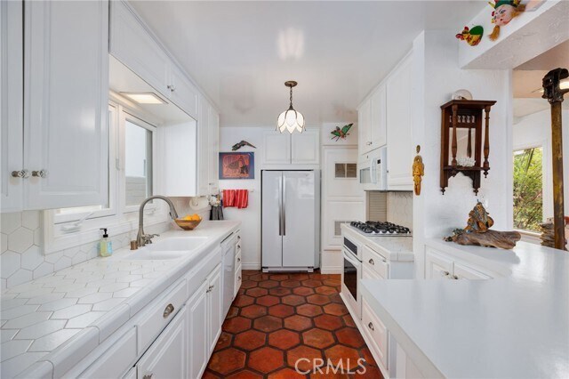 Building Photo - 52 Balboa Coves