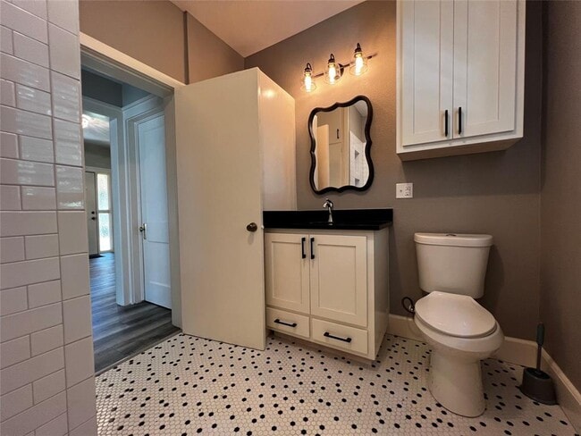 Building Photo - 810 Cecelia St