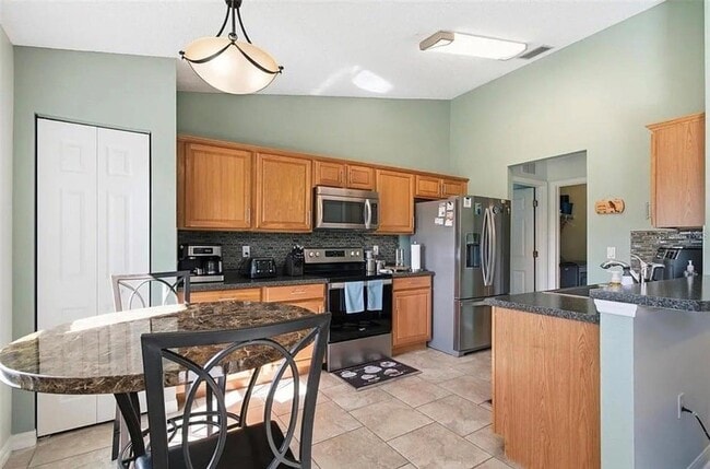 Building Photo - 24 Radcliffe Dr