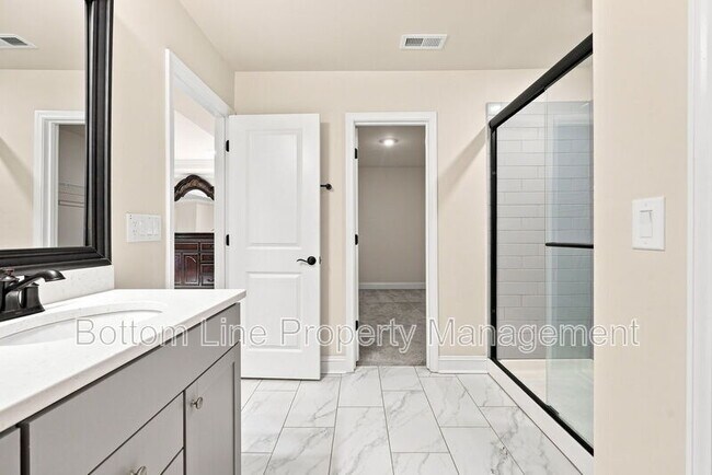 Building Photo - 2230 Bethpage Dr