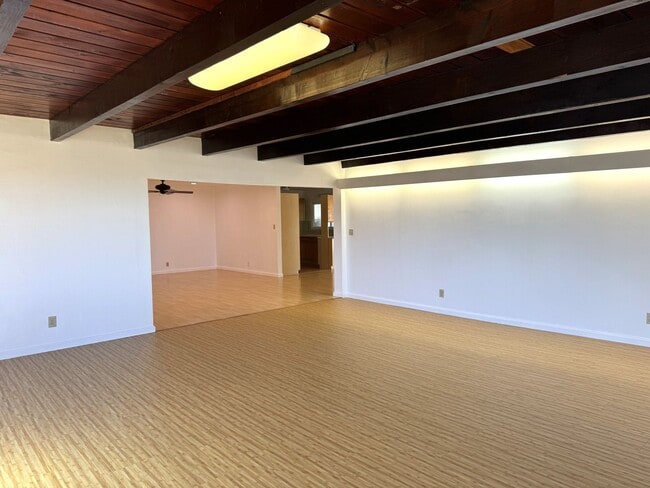 Building Photo - Newtown - Renovated 3 bedroom, 2 bath sing...
