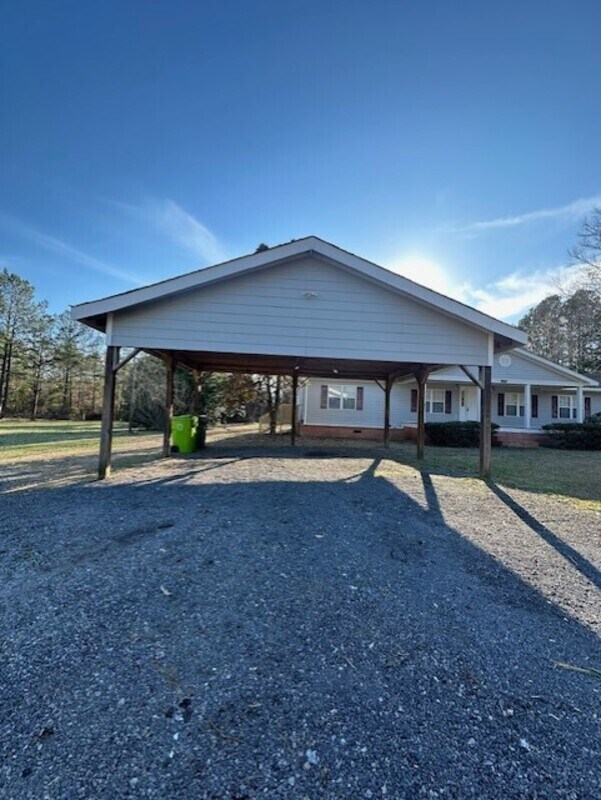 Building Photo - 1209 Lawhorn Rd