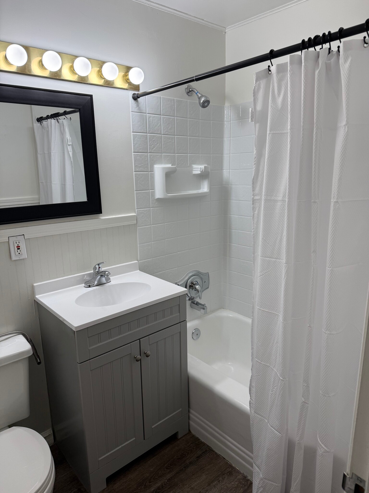 Bathroom - 2450 Dexter Ave N