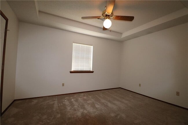 Building Photo - 2701 Dividend Dr