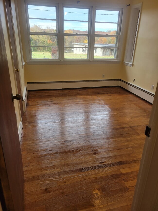 Building Photo - 420 Hiobs Ln