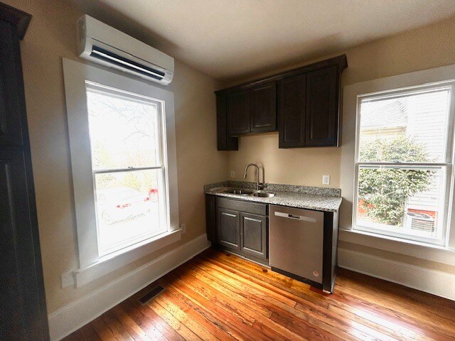 Building Photo - 126 Tate St