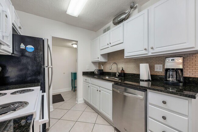 Building Photo - 293 Sunset Bay