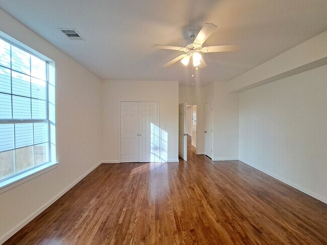 Building Photo - 535 S Tonti St
