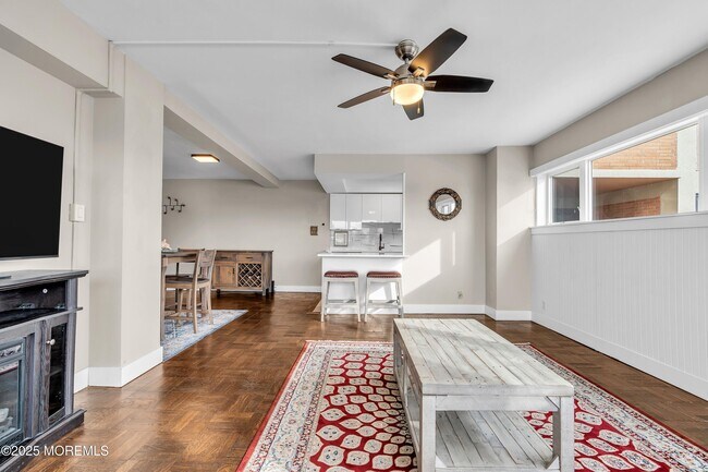 Building Photo - 321 Sunset Ave