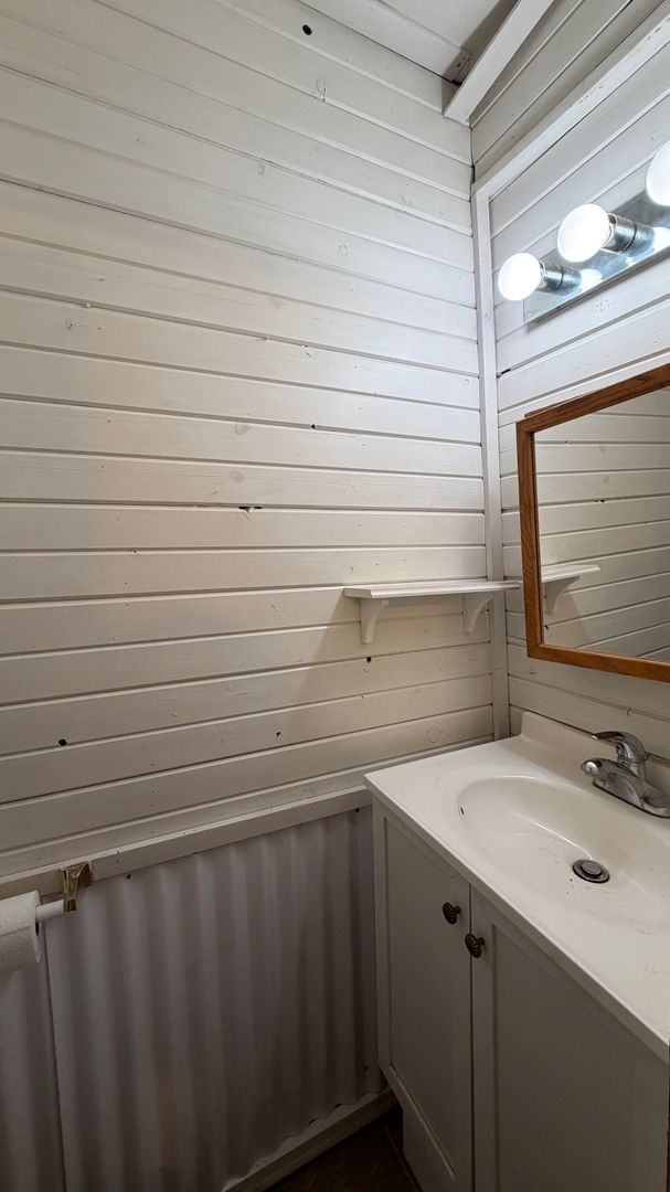 Building Photo - Adorable Rural Home in Rochester School District!