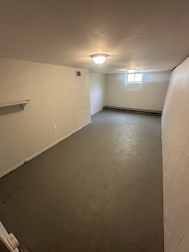 Building Photo - 1223 Bakewell Dr