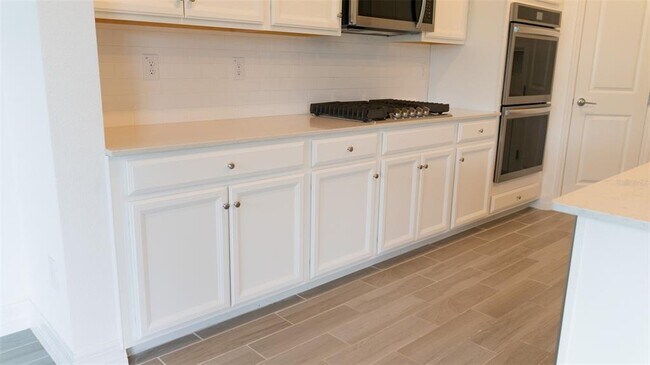 Building Photo - 4140 SE 13th Terrace