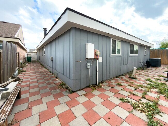 Building Photo - 6506 Briar Glade Dr