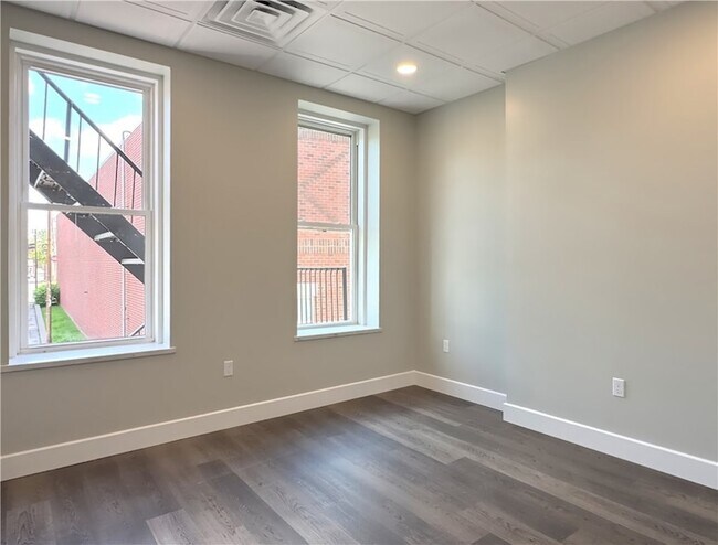 Building Photo - 422 Walnut St