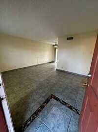Building Photo - 4247 Oak Terrace Dr