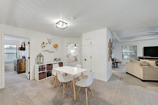Building Photo - 104 Hazeltine Dr