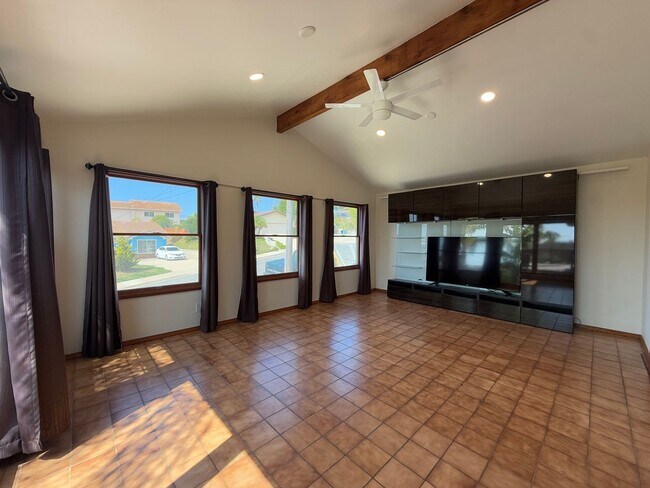 Building Photo - Charming 4BR San Diego Home with Front Dec...
