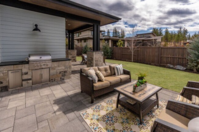 Building Photo - Custom 4 Bed Home in Shevlin West