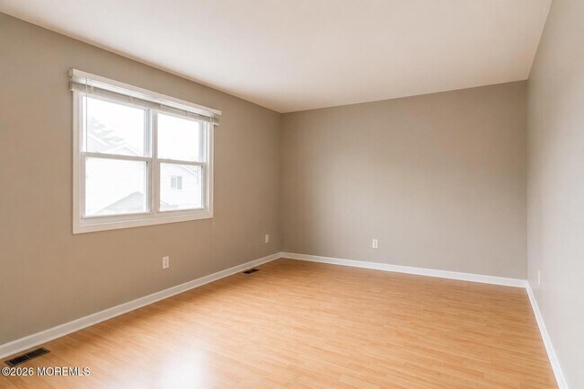 Building Photo - 610A N Victoria Ave