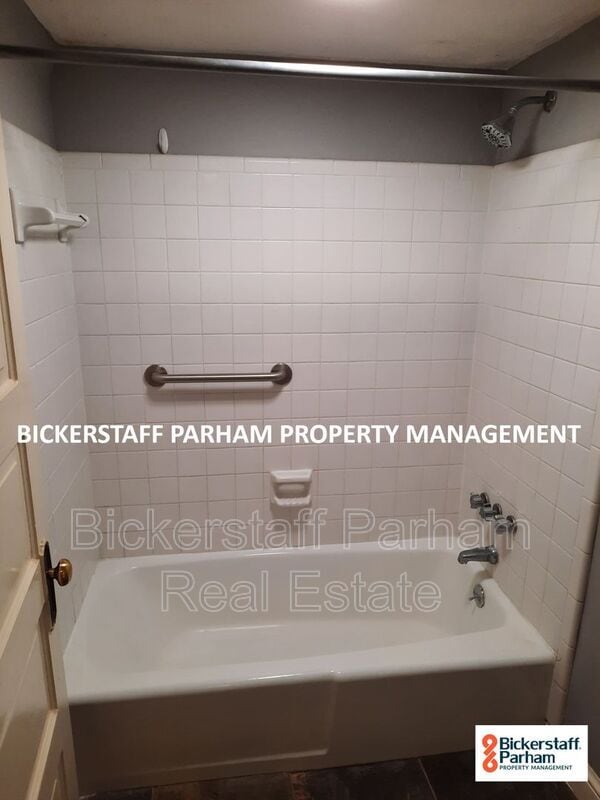 Building Photo - 1820 17th Ave