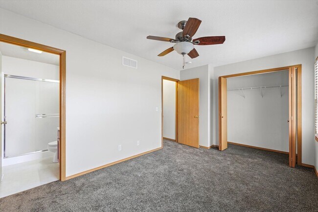 Building Photo - 224 Crossing Dr